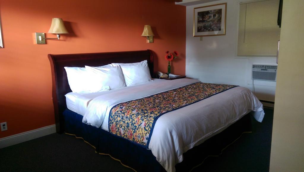 The Cadillac Motel Saint Albans Room photo